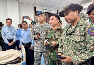 ASEAN observers visit Cambodian hospital to access victims of Thai attack
