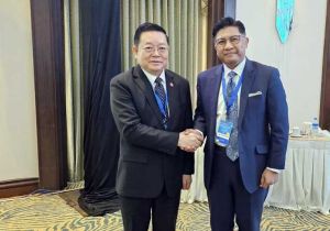 Secretary-General of ASEAN holds a pull-aside meeting with the Minister of Transport and Infocommunications of Brunei 