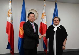 Secretary-General of ASEAN meets with the Secretary of Foreign Affairs of the Philippines