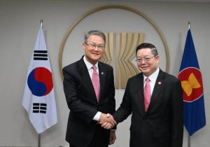 Secretary-General of ASEAN bids farewell to the Ambassador of South Korea to ASEAN