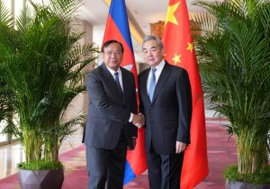 Chinese Foreign Minister Meets with Cambodian Deputy Prime Minister and Foreign Minister 