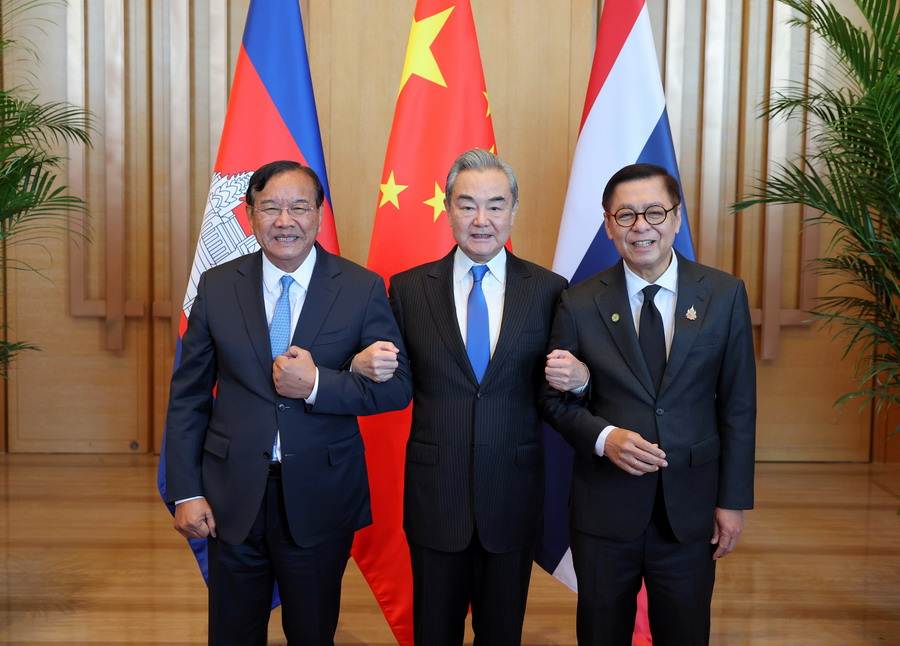 Foreign Ministers of China, Cambodia, and Thailand Hold Trilateral Meeting