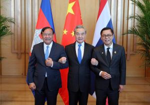 Foreign Ministers of China, Cambodia, and Thailand Hold Trilateral Meeting