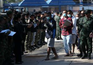 Thailand repatriates the 18 detained Cambodian soldiers to Cambodia