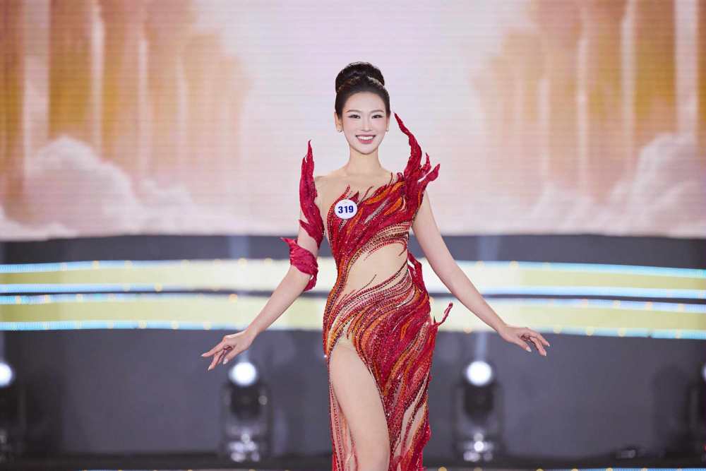 Hanoi girl Nguyen Phuong Linh becomes the first Miss Vietnam of 2026
