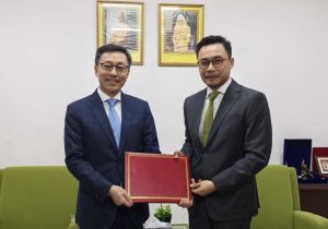 Chinese Ambassador-Designate to Brunei Presents the Copy of Letter of Credence
