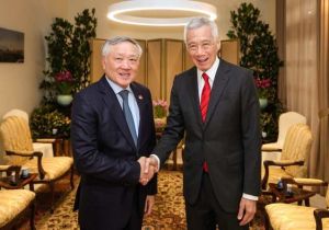 Vietnamese Standing Deputy PM meets Singaporean Senior Minister Lee Hsien Loong
