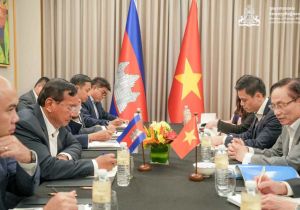 Cambodian and Vietnamese Foreign Ministers hold a bilateral meeting