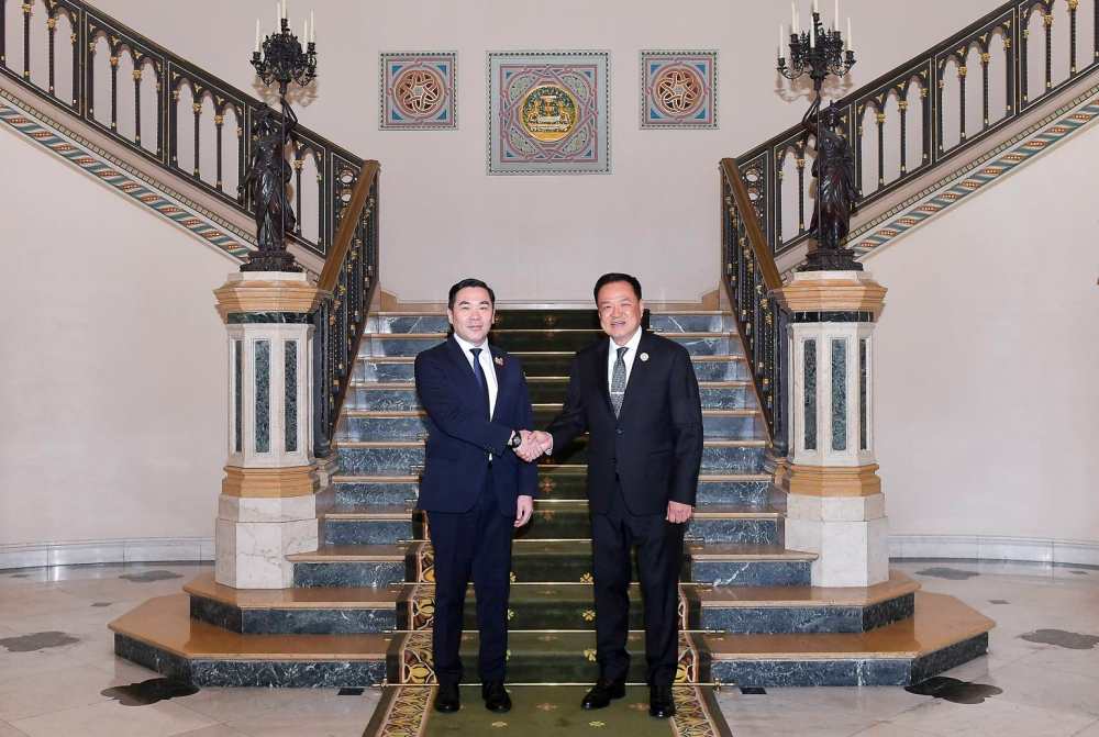 Thai Prime Minister meets with Mongolian Ambassador to Thailand
