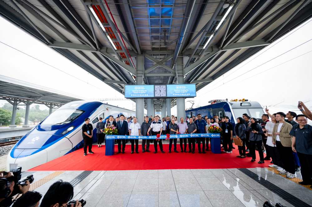 Launching Ceremony for the Arrival of the EMU & E-Loco Trains of the ECRL Project Held in Kuantan,Malaysia