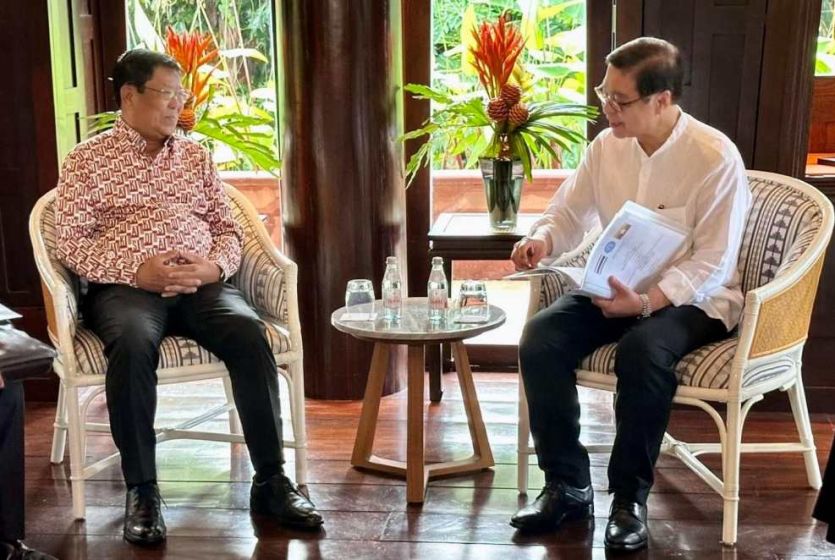 Myanmar delegation led by Foreign Minister holds retreat meeting with delegation led by Thai Foreign Minister 