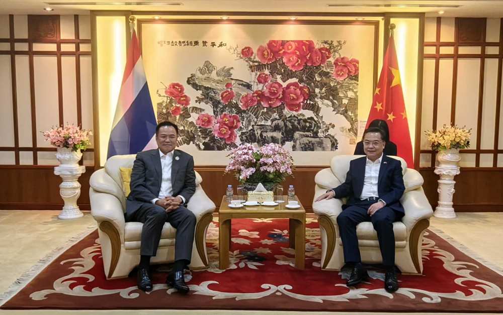 Thai Prime Minister Anutin and His Wife Visited the Chinese Embassy