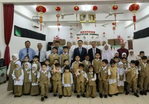 Chinese Ambassador to Brunei visits Pai Yuek School, Temburong and attends the Ramadhan Donation Ceremony