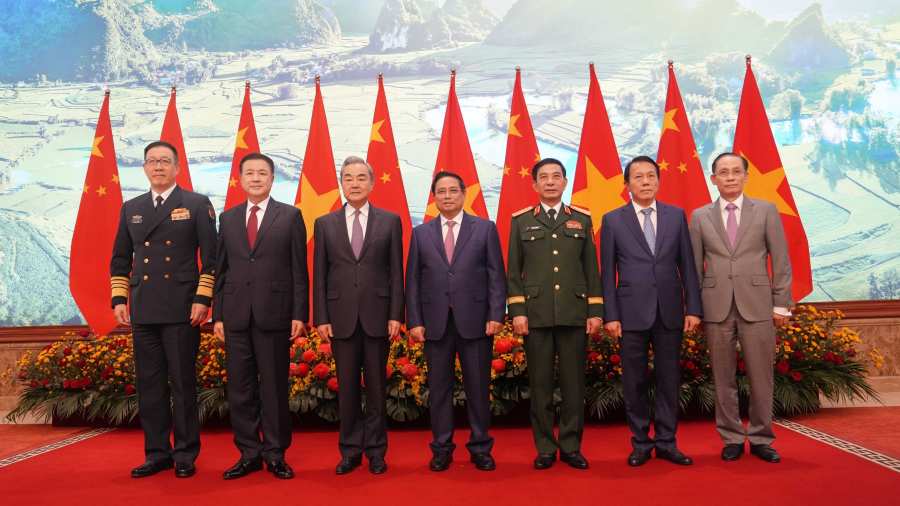 Vietnamese Prime Minister Meets with Chinese Foreign Minister, Public Security Minister and Defense Minister 