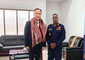 Minister-Counselor of the Chinese Embassy in Timor-Leste Meets with Commander of Dili District Police Station