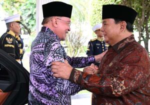 Indonesian President Prabowo Meets with Malaysian PM at Merdeka Palace   