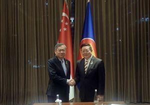 Secretary-General of ASEAN meets with Deputy Prime Minister and Minister for Trade and Industry of Singapore
