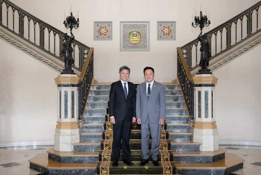 Thai Prime Minister meets with Singaporean Coordinating Minister for Public Services and Minister for Defense