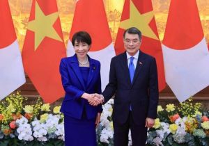 Vietnamese, Japanese Prime Ministers hold talks in Ha Noi