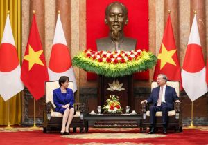 Japanese Prime Ministe holds a summit meeting with Vietnamese President  
