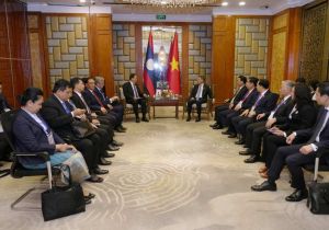 Lao, Vietnamese Prime Ministers Discuss Expanding Bilateral Cooperation