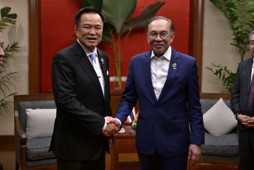Thai PM meets with Malaysian PM to discuss bilateral cooperation in various areas