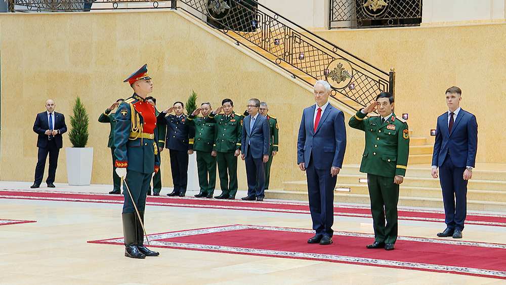 Vietnam, Russia boost defense cooperation