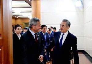 Chinese Foreign Minister Wang Yi Holds Talks with Singaporean Foreign Minister Vivian 
