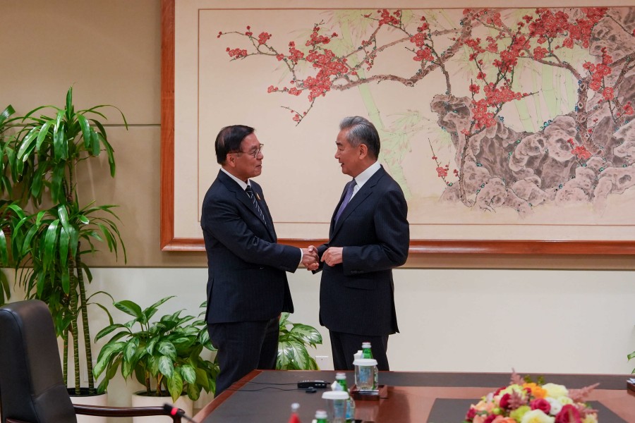 Chinese Foreign Minister Wang Yi Meets with Thai Deputy Prime Minister and Foreign Minister  