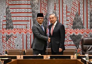 Chinese Foreign Minister Wang Yi Meets with Indonesian Foreign Minister Sugiono