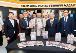 The Book Presentation Ceremony for Chinese Edition of The Asian Renaissance by Malaysia&rsquo;s Prime Minister Anwar is Held in Kuala Lumpur