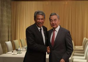 Chinese Foreign Minister Wang Yi Meets with Malaysian Foreign Minister Mohamad Hasan