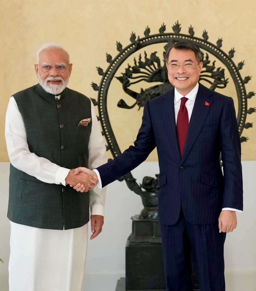 Indian PM meets with Vietnamese PM on the sidelines of the BRICS Summit in New Delhi