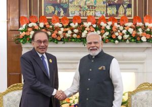 Indian PM meets with Malaysian PM on the sidelines of the BRICS Summit in New Delhi