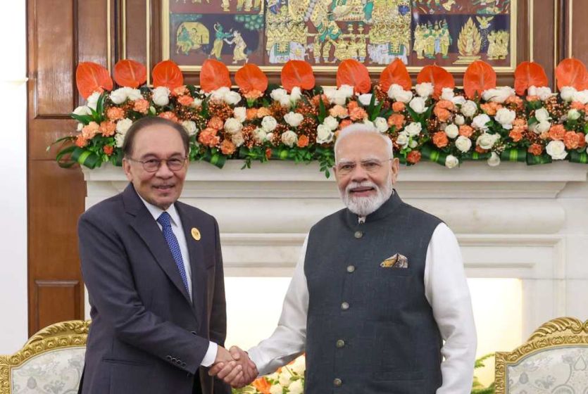 Indian PM meets with Malaysian PM on the sidelines of the BRICS Summit in New Delhi