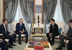 Thai Prime Minister meets with former UK Premier Sir Tony Blair