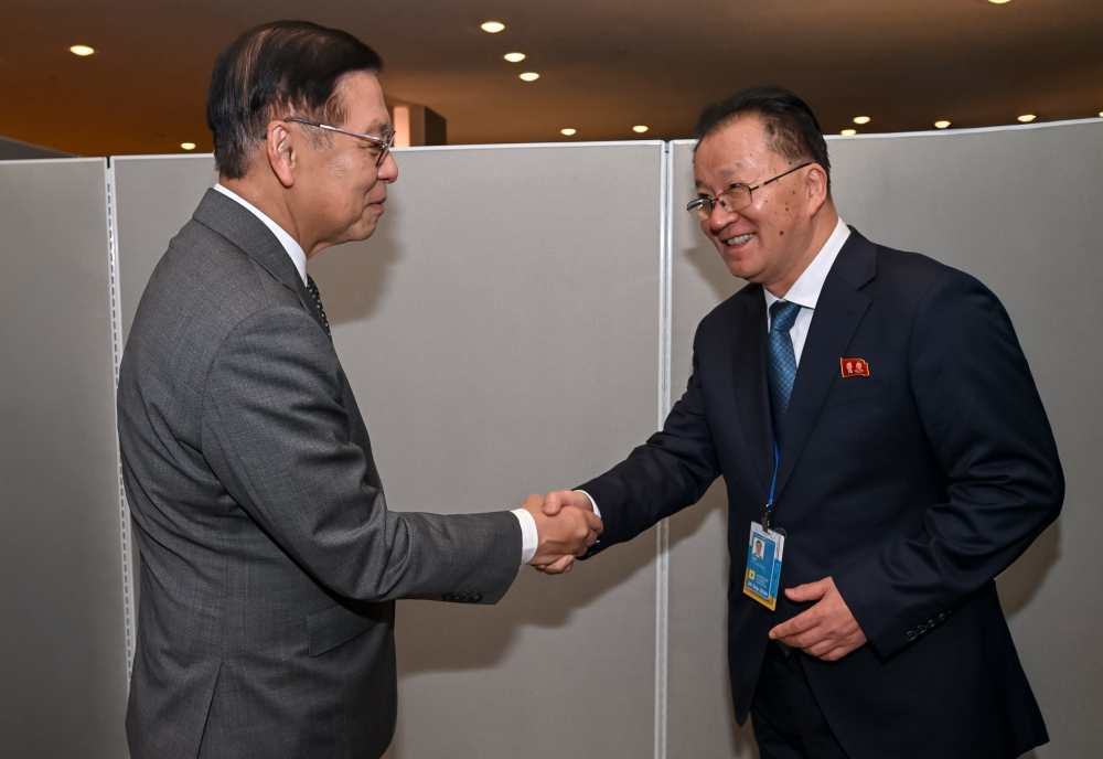 Thai Deputy Prime Minister and Foreign Minister meets with North Korean Vice Foreign Minister  