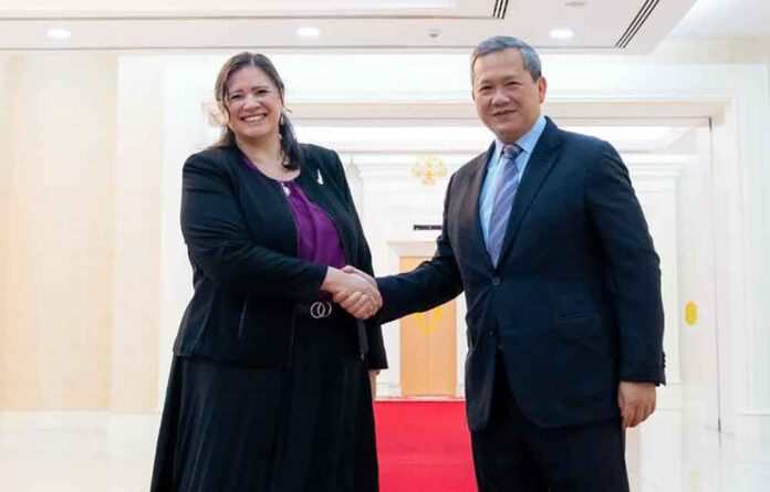 Cambodian Prime Minister receives a courtesy call from New Ambassador of New Zealand to Cambodia
