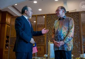 Chinese Ambassador to Malaysia Ouyang Yujing Makes Farewell Call on Malaysian Prime Minister Anwar Ibrahim