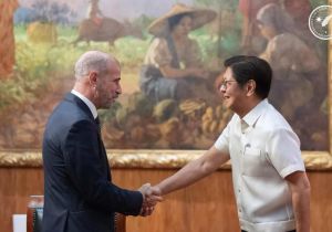 Philippine ​President receives outgoing Spanish envoy in farewell call
