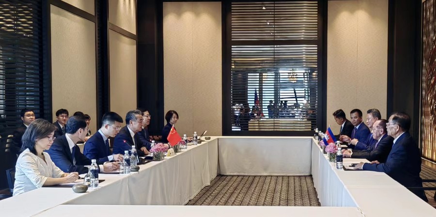 Chinese FM Meets with Cambodian Deputy PM and Deputy PM-designate ...