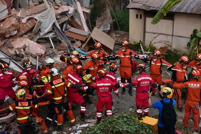 Chinese Rescue Teams Save Ninth Survivor in Myanmar Earthquake