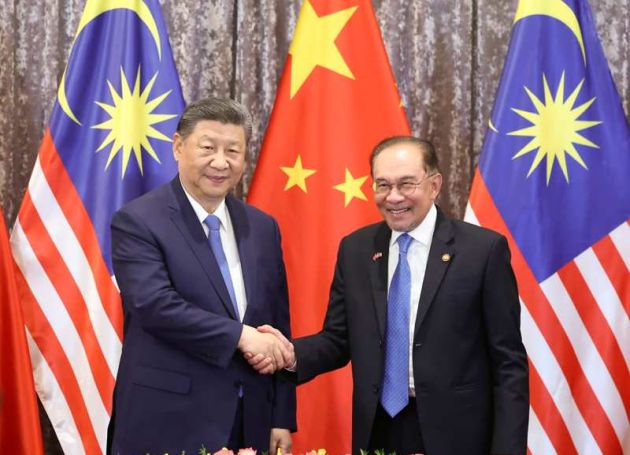 Chinese President Xi Jinping Holds Talks with Malaysian Prime Minister Anwar  