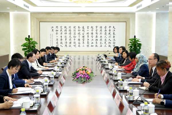 Chinese Vice Foreign Minister Meets with the Delegation of the ASEAN-China Joint Cooperation Committee