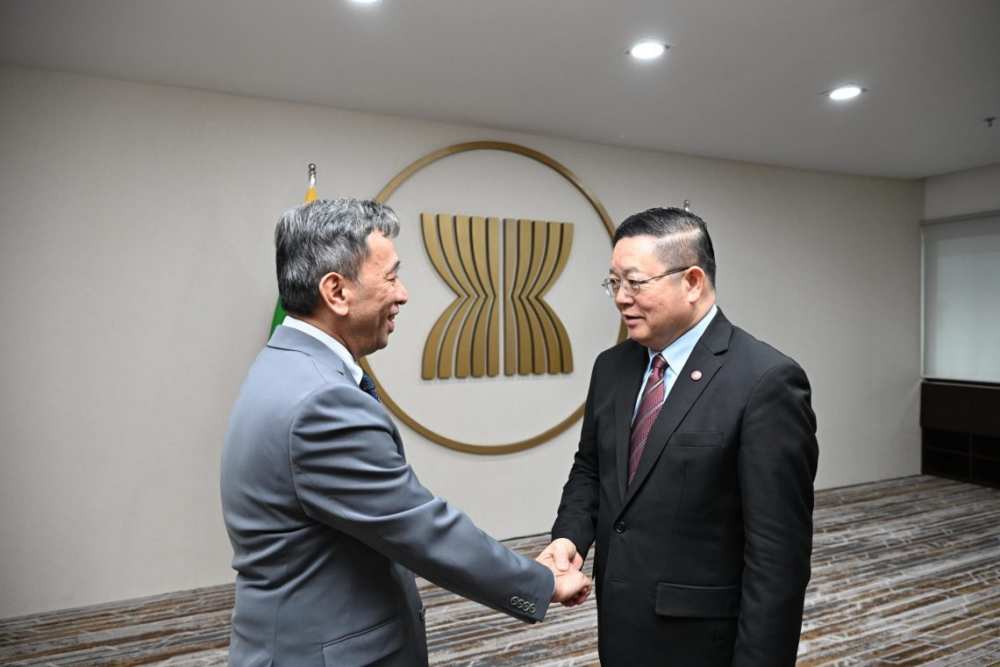 Secretary-General of ASEAN meets with Permanent Representative of Myanmar to ASEAN