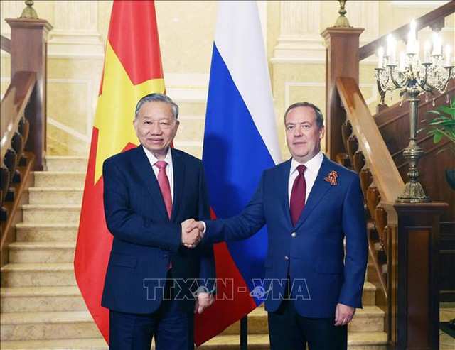 Vietnamese Party leader To Lam meets Chairman of the United Russia Party Dmitry Medvedev in Moscow