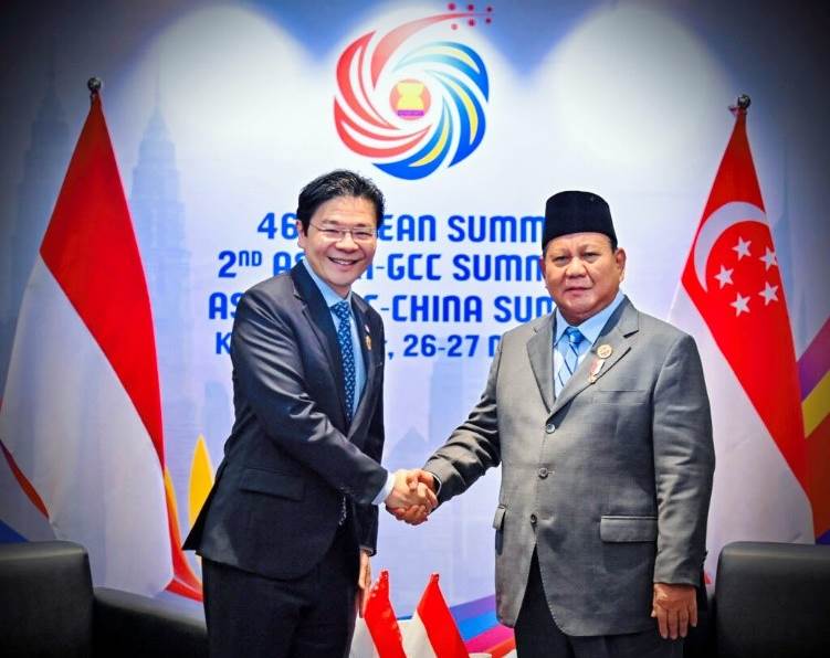 Indonesian president meets with Singaporean Prime Minister to strengthen the strategic relations between the two countries