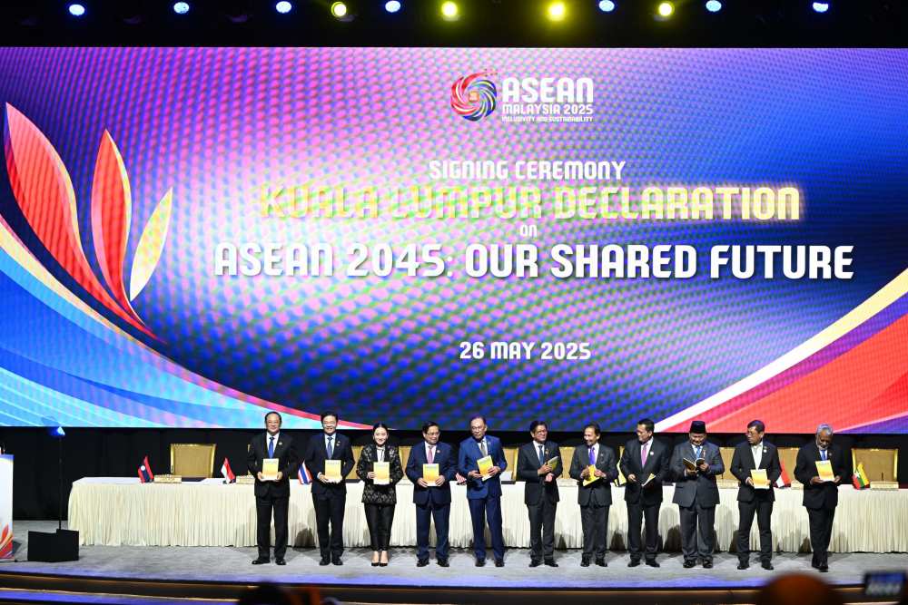 ASEAN leaders adopt Declaration defining new chapter of regional integration