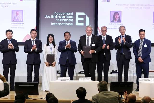 Vietnamese Prime Minister attends Viet Nam-France Business Forum in Paris