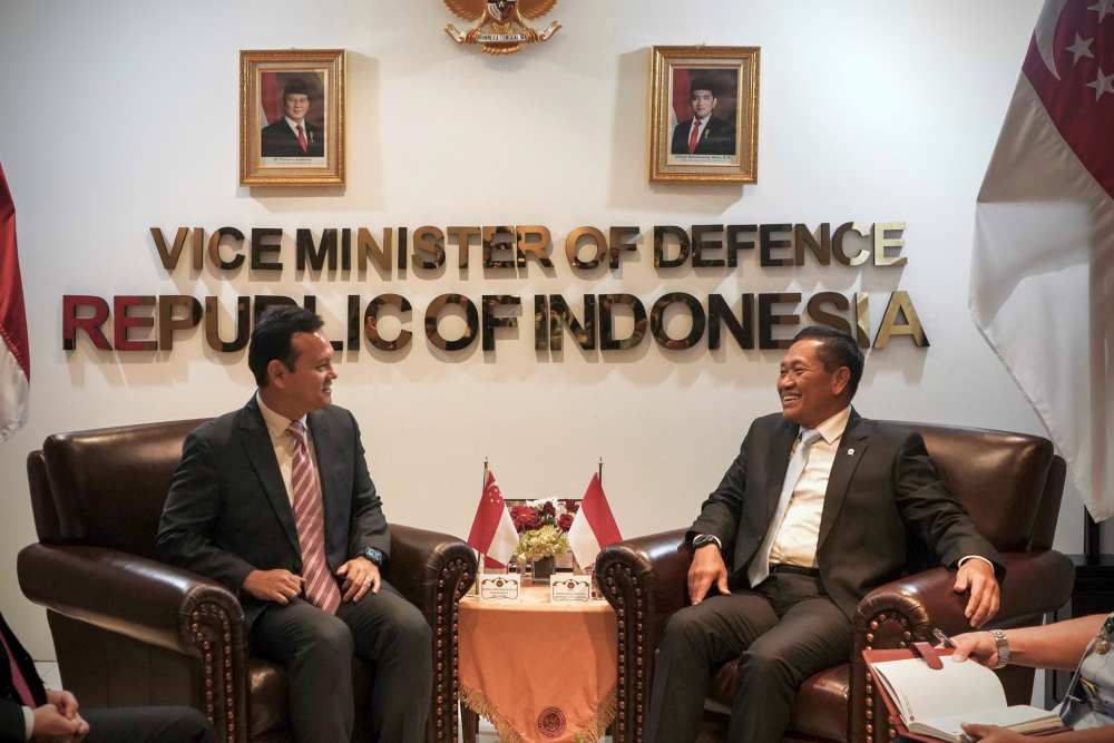 Singapore Senior Minister of State for Defence Attends Indo Defence Expo and Forum